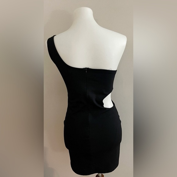 Black Asymmetrical Bodycon Dress with Cut Out for Cocktail - Picture 6 of 7